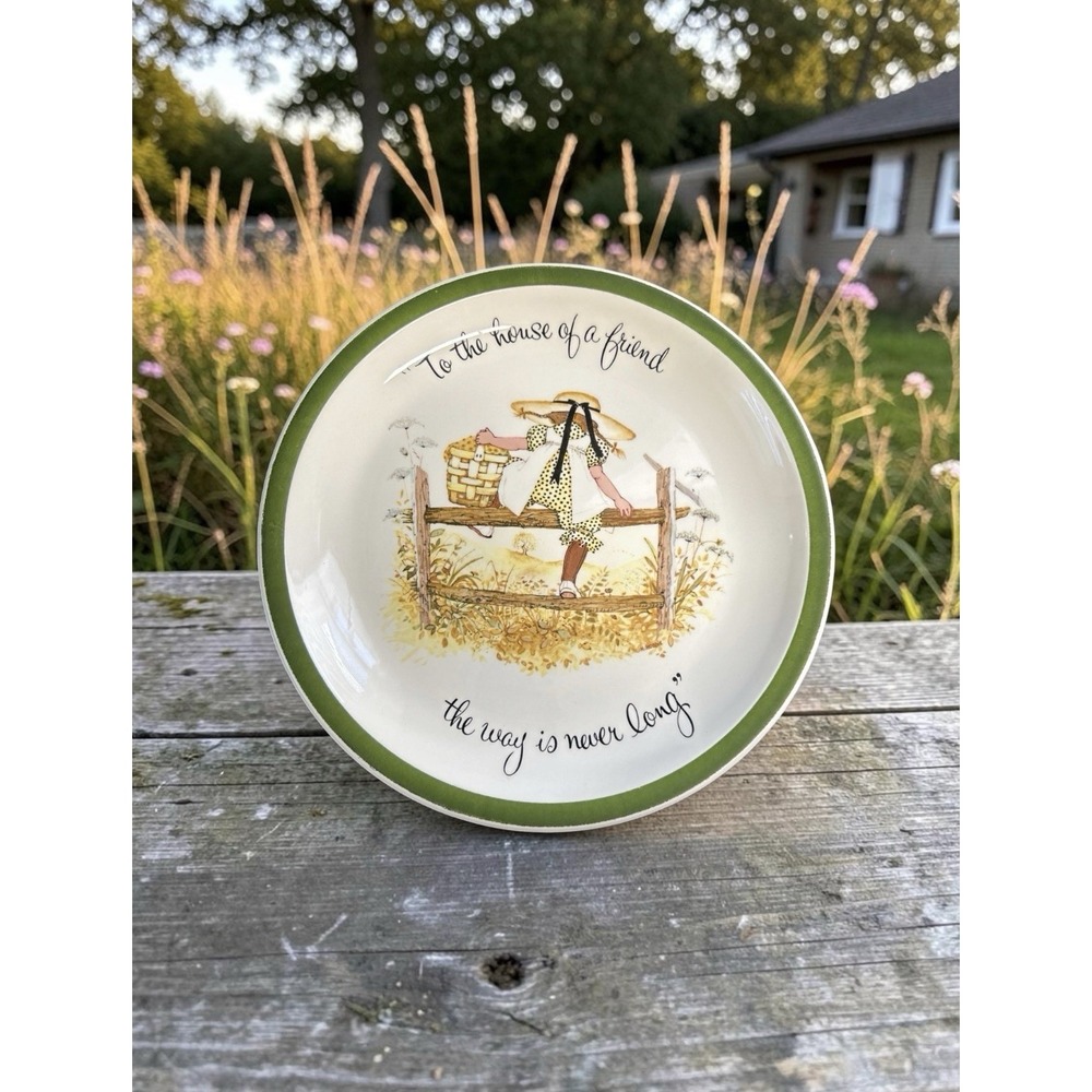 Holly Hobbie Plate - To The House Of A Friend.. Collector's Edition 10.25" 1972